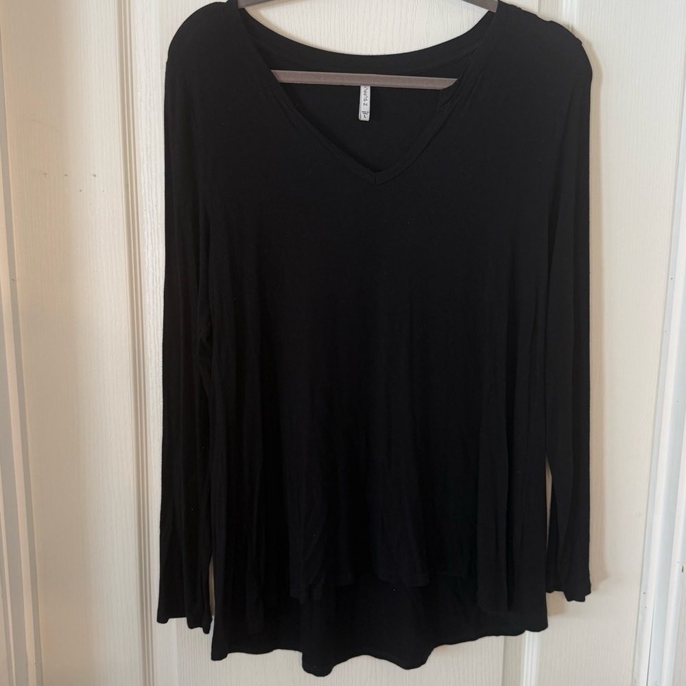 Flowy Z Supply Black V-Neck Long Sleeve Top - Women's